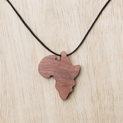Halskette mit Holzanhänger - Unisex-Halskette mit Holzanhänger im Afrika-Stil, handgefertigt in Ghana