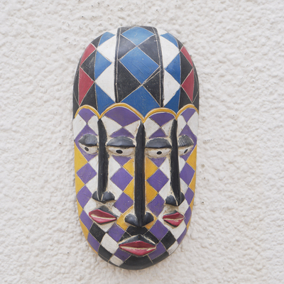 Máscara de madera africana - Máscara multicolor de madera tallada y pintada a mano de Ghana