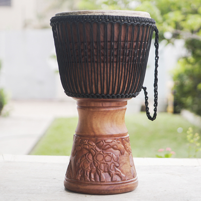Tambor djembé de madera - Tambor Djembé de madera con motivos de jirafa tallados a mano de Ghana