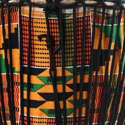 Tambor djembé de madera - Tambor djembé de madera tweneboa multicolor kente hecho a mano