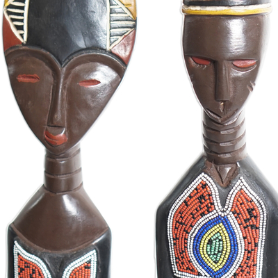 Handbestickte Holzskulpturen (2er-Set) - Set mit 2 handgefertigten Skulpturen aus Sese-Holzperlen aus Ghana