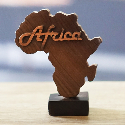 Skulptur aus Ebenholz - Handgeschnitzte Skulptur aus poliertem Ebenholz mit der Karte Afrikas