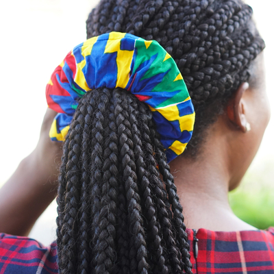 Baumwoll-Scrunchie – Traditionelles Haargummi aus Kente-Baumwolle, hergestellt in Ghana