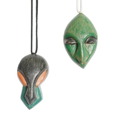 Holzornamente, 'Ancestral Expressions' (Satz von 4) - Set aus 4 handgefertigten afrikanischen Holzmasken aus Ghana