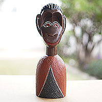 Escultura en madera, 'El maestro jovial' - Escultura artesanal en madera de sesé de un mono en tonos cálidos