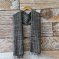 Schal aus Baumwollmischung, „Nyaniba I“ – Schal aus Baumwollmischung mit Streifen und Fransen, handgewebt in Ghana
