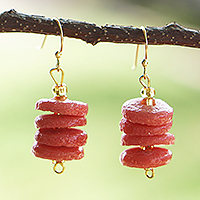 Ohrringe aus recycelten Glasperlen, „Feuerkrieger“ – rote Ohrringe aus recycelten Glasperlen mit Messinghaken