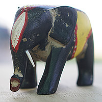 Figura de madera, 'Culture Elephant I' - Figura de madera de elefante rojo y amarillo pintada a mano