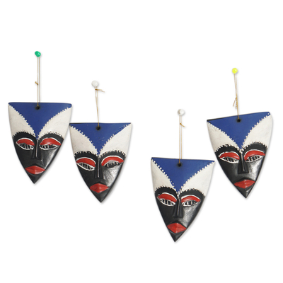 Adornos de madera, (juego de 4) - Juego de 4 adornos triangulares de madera de sesé azul pintados a mano