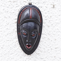 Máscara de madera africana, 'Awurade Kasa' - Máscara de madera africana Sese negra y marrón pintada a mano