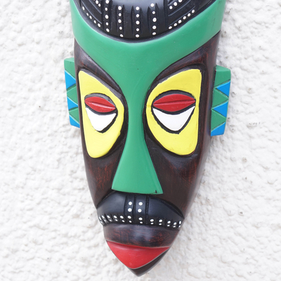 Máscara de madera africana - Máscara de madera africana pintada a mano en negro, verde, amarillo y rojo