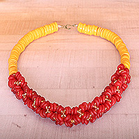 Collar llamativo con cuentas de vidrio reciclado, 'Splendid Radiance' - Collar llamativo con cuentas de vidrio reciclado en rojo y amarillo