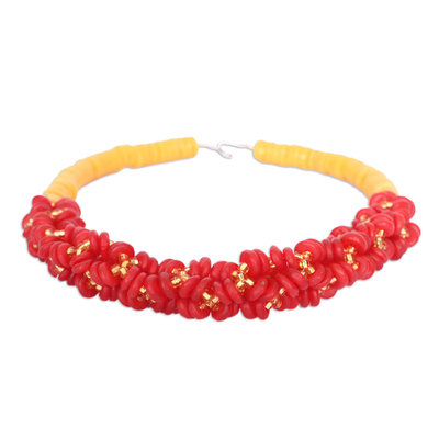 Statement-Halskette aus recycelten Glasperlen - Statement-Halskette aus recycelten Glasperlen in Rot und Gelb