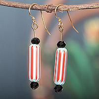 Ohrhänger aus recycelten Glasperlen, „Red Route“ – Umweltfreundliche gestreifte Ohrhänger aus roten und weißen Perlen