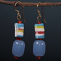 Ohrhänger aus recycelten Glasperlen, „Bright Sensations“ – Ohrhänger aus blauen und roten Perlen aus recyceltem Glas