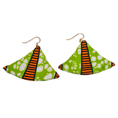 Ohrringe aus Baumwollstoff, „Senyo“ – Ohrhänger aus bedrucktem Baumwollstoff in Grün und Orange