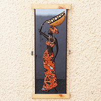 Wandkunst aus Kalebasse und Glas, „Hoffnungsvolle Göttin“ – Wandkunst aus orangefarbenem Kürbis und Glas mit einer träumenden Frau
