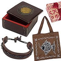 Kuratiertes Geschenkset für Herren, „Stylish Brown“ – Kuratiertes Geschenkset mit brauner Herren-Armbandtasche und dekorativer Box