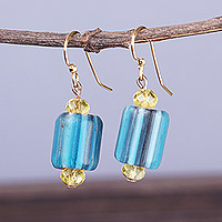 Ohrhänger aus recycelten Glasperlen, „Sky Lady“ – Ohrhänger aus blauen und gelben recycelten Glasperlen