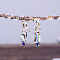 Ohrhänger aus recycelten Glasperlen, „Stripes of Style“ – Gestreifte blaue Ohrhänger aus recycelten Glasperlen