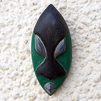 Afrikanische Holzmaske, „Königin Ahebi Ugbabe“ – handbemalte grüne und schwarze afrikanische Maske der Königin Ahebi Ugbabe