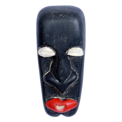 Afrikanische Holzmaske, 'Nzinga Mbande' - Handgefertigte schwarze und rote afrikanische Maske der Königin Nzinga Mbande