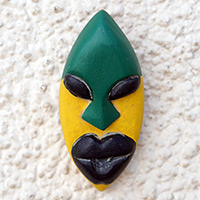 Afrikanische Holzmaske, 'Yargoje' - Handgefertigte gelbe und grüne afrikanische Maske der Königin Yargoje