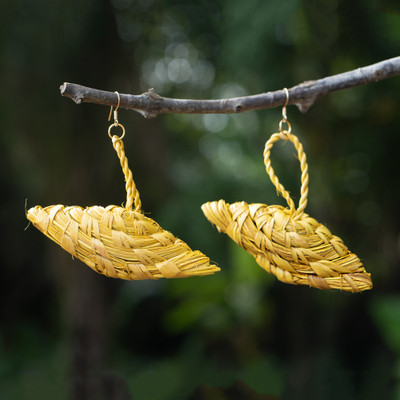 Natural fiber dangle earrings, 'Beige Woven Dame' - Rustic Dangle Earrings with Handwoven Natural Raffia Fibers