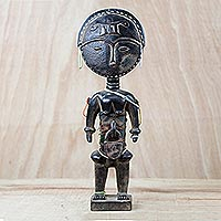 Muñeca de fertilidad de madera, 'Kirdi con candado' - Escultura de muñeca de fertilidad de madera hecha a mano