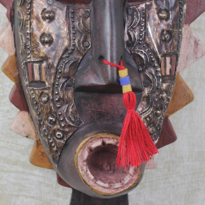 Ghanaische Holzmaske, „Mut, Sinn und Weisheit“ - Afrikanische Holzmaske