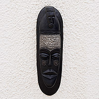 Máscara de madera Ashanti, 'Sabiduría festiva' - Máscara de madera tallada a mano