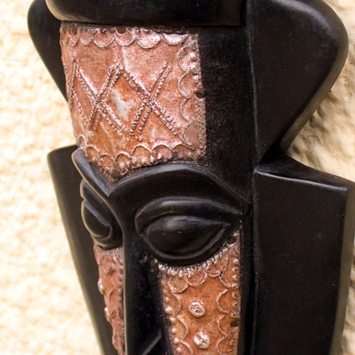 Máscara de madera Akan, 'Maravillosa' - Máscara de pared de madera tallada a mano