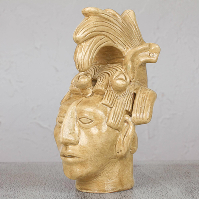 Keramikstatuette „Maya-König von Palenque in Goldbraun“ - Archäologische Keramikskulptur Mexiko goldbraun