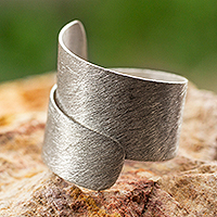 Sterling silver cocktail ring, 'Cool Autumn' - Artisan Crafted Modern Sterling Silver Band Ring