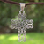 Colgante cruz de plata de primera ley - Colgante artesanal de plata de ley con cruz cristiana