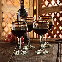 Copas de vino de vidrio soplado, 'Amber Globe' (juego de 4) - Copas de vino recicladas de vidrio soplado a mano de comercio justo, juego de 4
