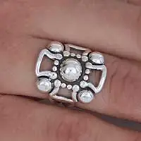 Anillo de cóctel de plata de ley, 'Cruz' - Anillo de banda de plata de ley con cruz cristiana