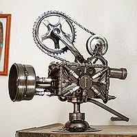 Escultura de piezas de automóvil, 'Proyector de cine rústico' - Escultura de cine de metal reciclado coleccionable