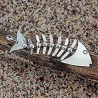 Colgante de plata de ley, 'Pez esqueleto' - Colgante artesanal de vida marina de plata de Taxco de México