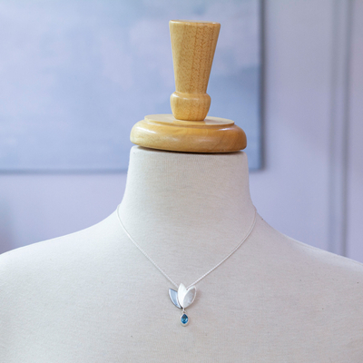 Collar flor topacio azul - Collar artesanal floral de plata fina con topacio azul