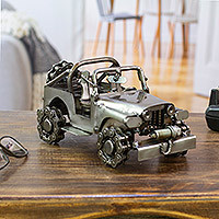 Autoteil-Statuette, „Rustic Off-Road Jeep“ – Kunsthandwerklich gefertigte 4 x 4-Skulptur aus recycelten Autoteilen aus Metall