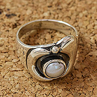 Cultured pearl cocktail ring, 'Mini Bonito'