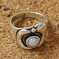 Cultured pearl cocktail ring, 'Mini Bonito' - Modern Sterling Silver Pearl Ring