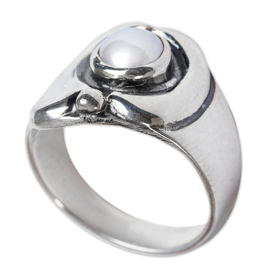 Cultured pearl cocktail ring, 'Mini Bonito' - Modern Sterling Silver Pearl Ring
