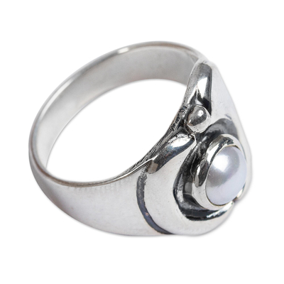 Cultured pearl cocktail ring, 'Mini Bonito' - Modern Sterling Silver Pearl Ring