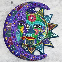 Wandschmuck aus Keramik, „Turquoise Floral Eclipse“ – Fair-Trade-Keramik-Wandkunst mit Sonne und Mond