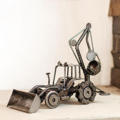Autoteilskulptur – Einzigartige Skulptur aus recyceltem Metall und Autoteilen Mexiko
