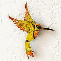 Escultura de pared de hierro, 'Pequeño colibrí amarillo' - Escultura de acero de arte de pared de pájaro hecha a mano de México