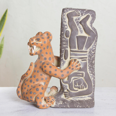 Escultura de cerámica, 'Jaguar Olmeca con Humano' - Réplica de Escultura del Museo Prehispánico