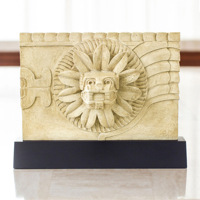 Skulptur, 'Quetzalcoatl'. - Skulptur einer aztekischen gefiederten Schlangengottheit mit Ständer